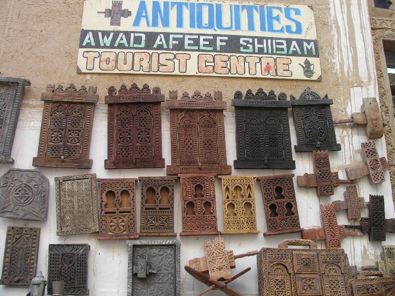 2007-10-09_15-55-49_wadi_128.jpg - SHIBBAM: fenêtres à vendre