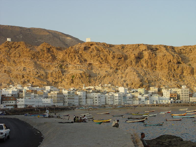 2007-10-12_16-57-19_almukalla_043.jpg - AL MUKALLA : crépuscule