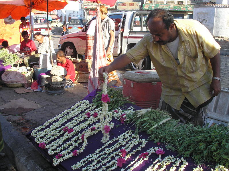 2007-10-14_16-39-15_aden_002.jpg - ADEN : Colliers de jasmin