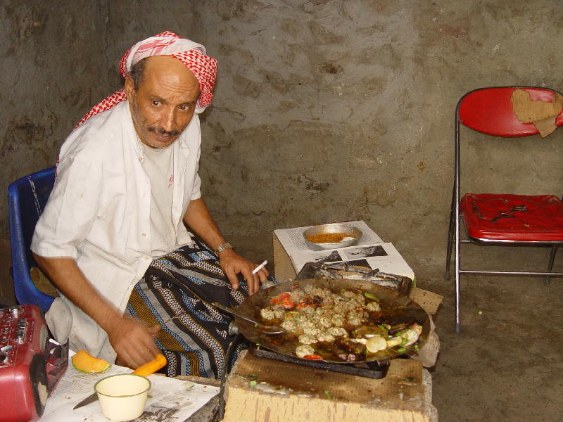 2007-10-17_12-11-51_taez_114.jpg - JIBLAH : Dans le souk