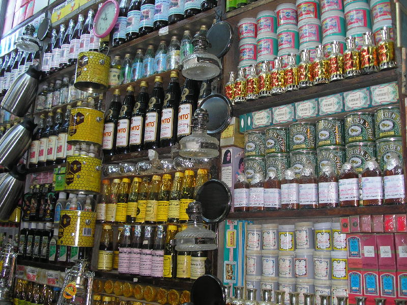 2007-10-17_19-26-38_taez_173.jpg - TAEZ : Epicerie dans le souk