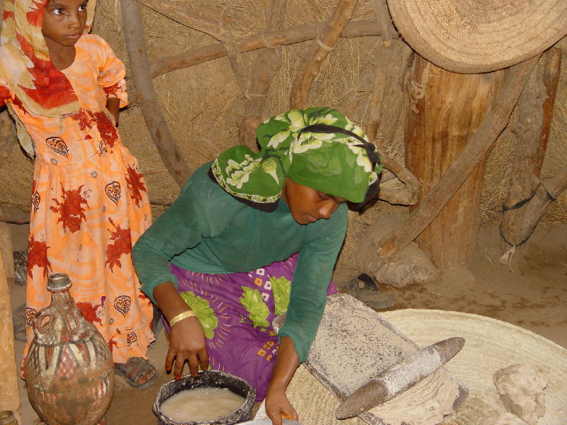 2007-10-18_11-52-01_tihama_031.jpg - village Tihama :fabrication du pain