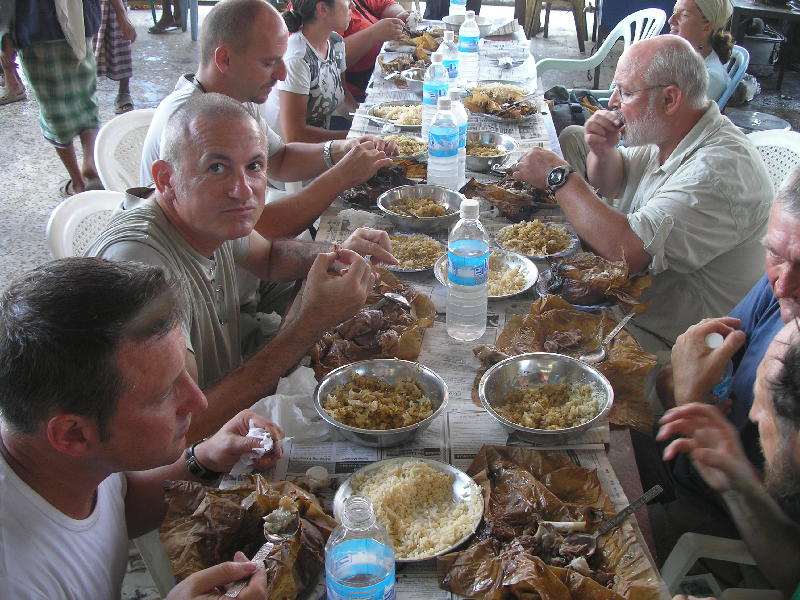 2007-10-18_13-09-06_tihama_084.jpg - Tihama Hays:A table