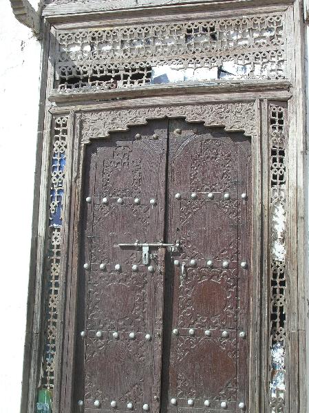 2007-10-18_14-26-51_zebid_023.jpg - Tihama ZABID: porte sculptée