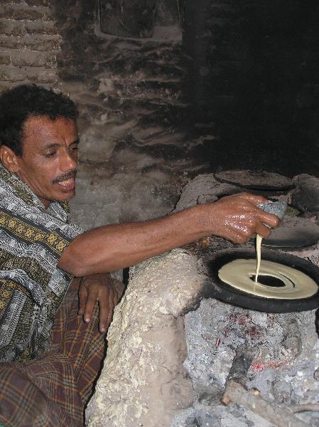 2007-10-18_14-42-15_zebid_036.jpg - Tihama ZABID : le souk, des crèpes